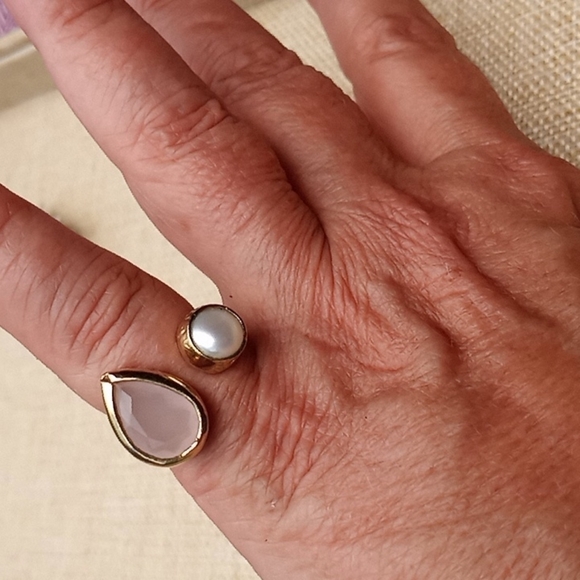 Light Pink  Teardrop Shape Semi Precious Stone  and Pearl  Ring - Picture 6 of 6